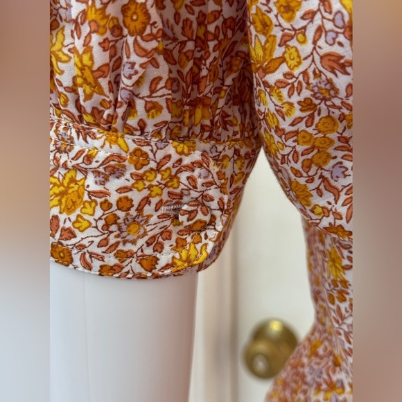 J.Crew Puff-sleeve V-neck Top in Scattered Blooms size 4 - Picture 4 of 10